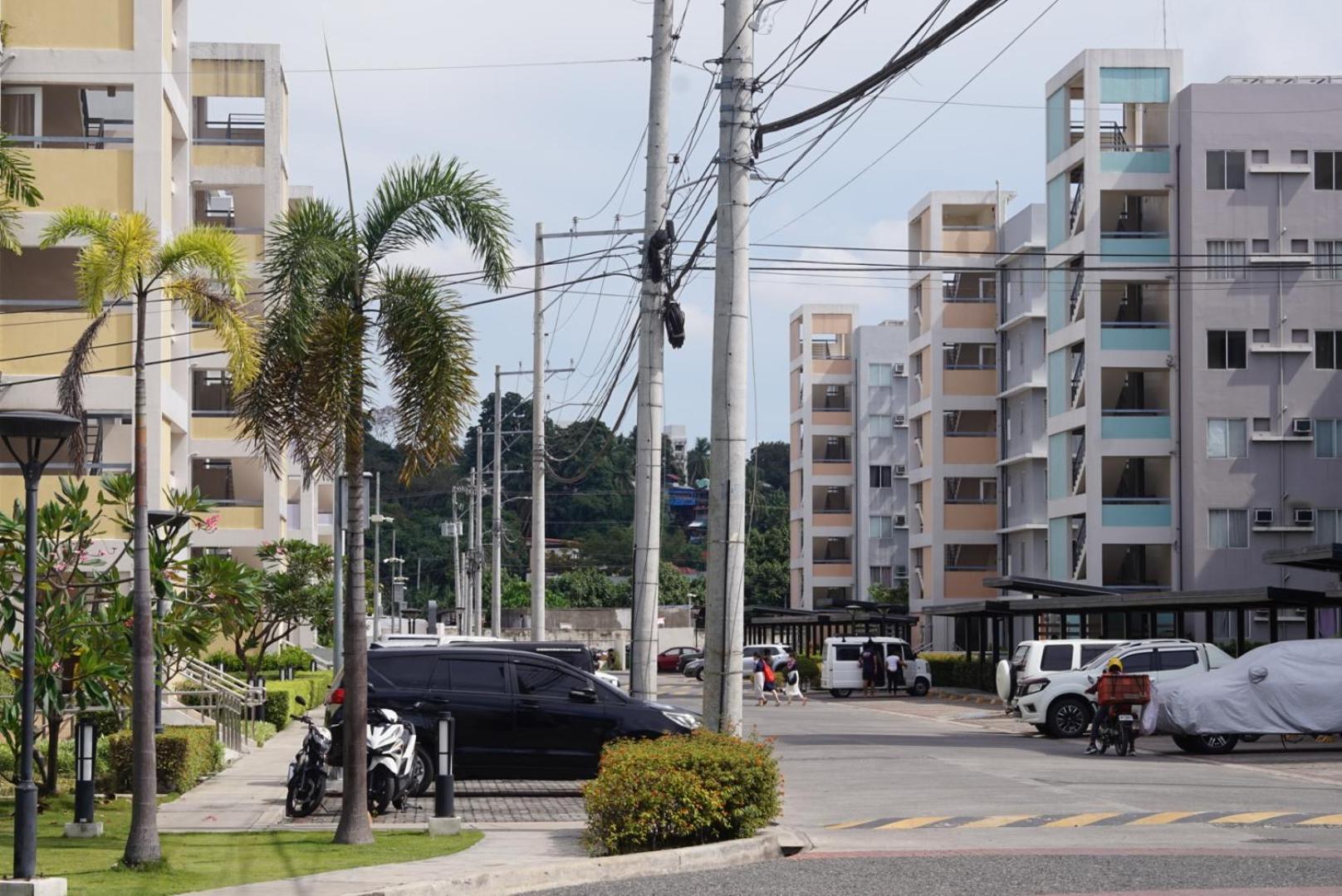 8 Spatial 2Br Condo With Coffee Station Davao Exterior photo